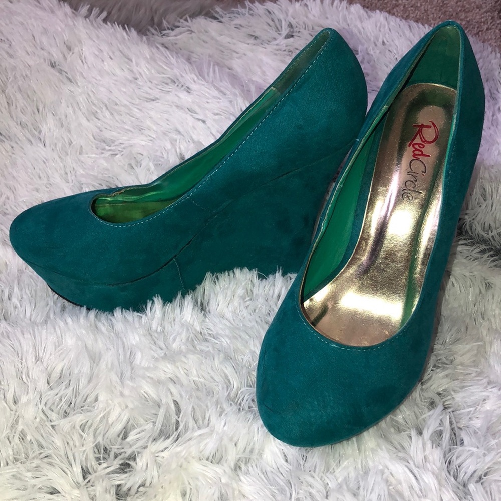 NWOT teal suede wedge